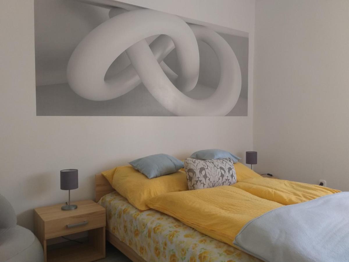 Simon Apartman Тисафюред Экстерьер фото